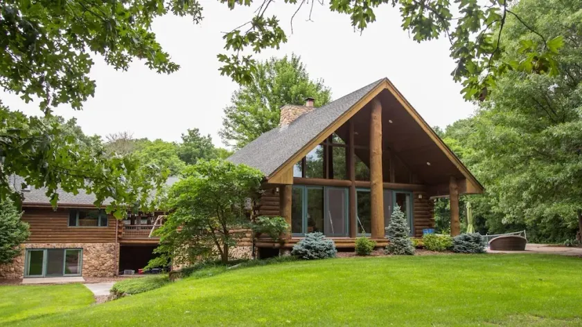 Massive Private Family Log Cabin Lodge: Pool, Pickleball-Fun for All! 100+ acres - Image 1