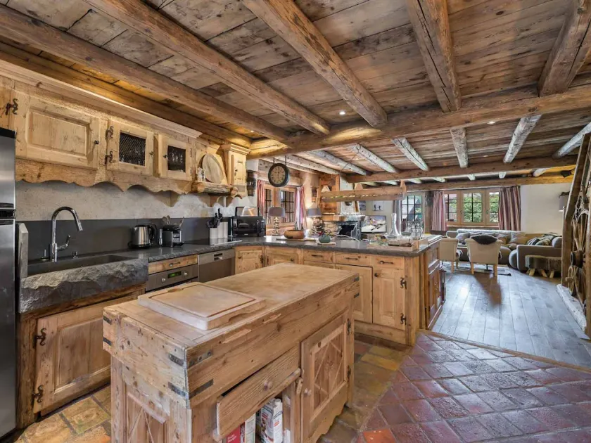 Authentic chalet with jacuzzi, sauna and parking for 12 people - Image 1
