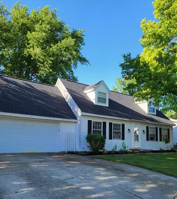 Cozy 3 bedroom home! Located in the heart of Arthur, Illinois  - Image 1