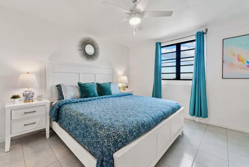 Serene Beach Condo- One Bedroom w/ Balcony - Image 1