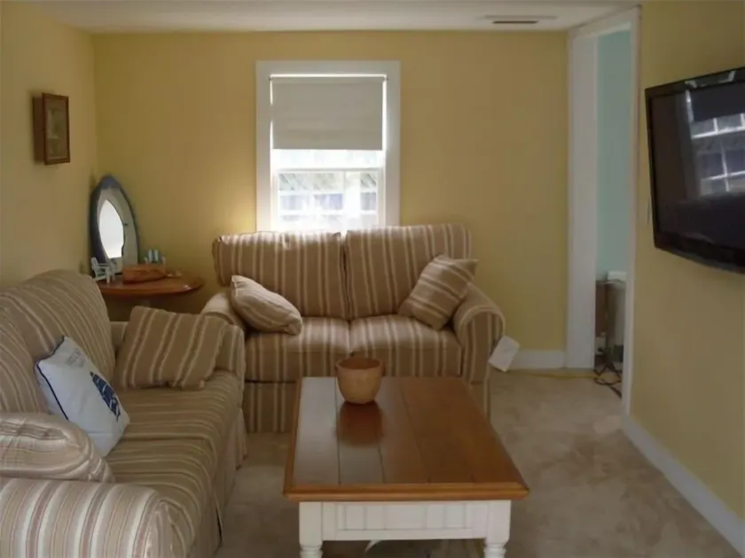 FREE 3rd Night!* (See description) Nantucket in Town 3 Bedroom 1 Bath Cute House - Image 1
