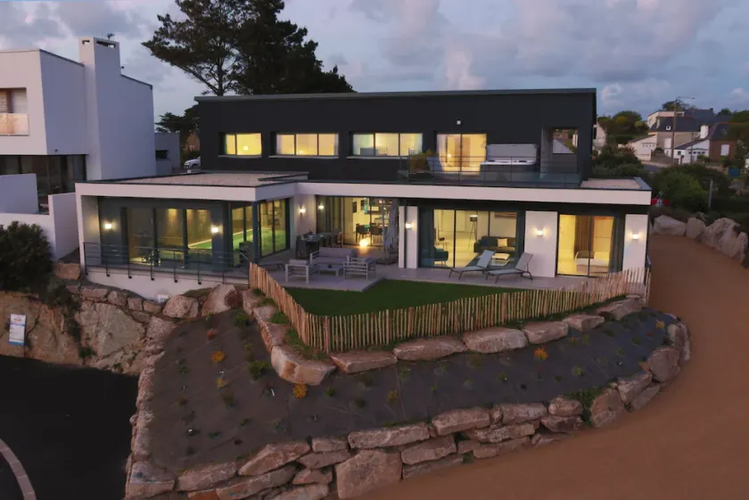 Storslået villa, havudsigt med jacuzzi, sauna og opvarmet indendørs pool - Image 1