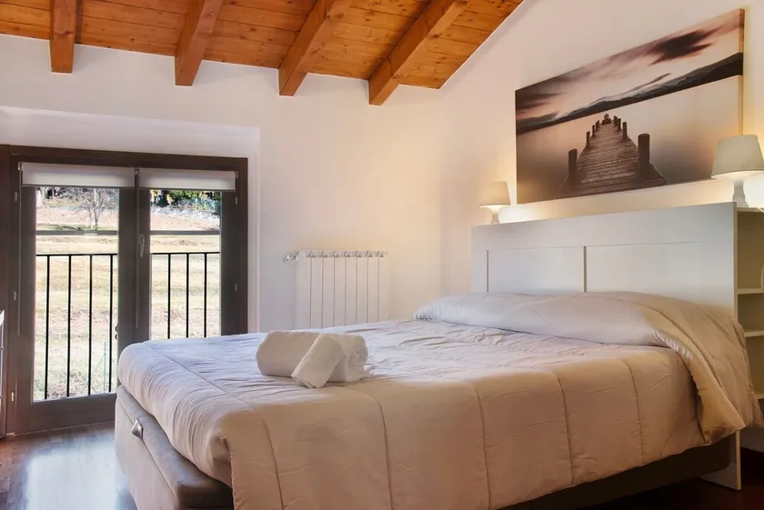 “Relax Between Mountains and Lakes” Apartment with Balcony and Wi-Fi - Image 1