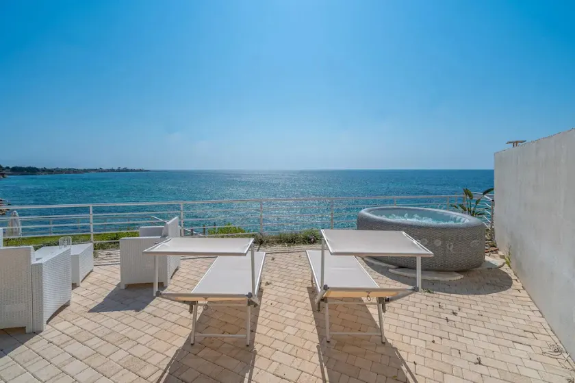 Cozy sea view rooms with private beach and jacuzzi - Image 1