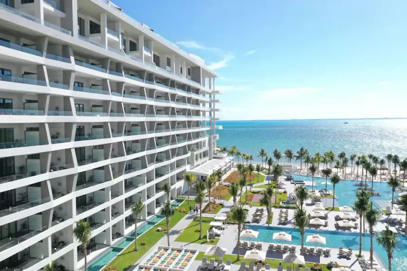 Cancun - Luxurious 3 Bedroom Penthouse Loft - Sleeps 8 - Image 1