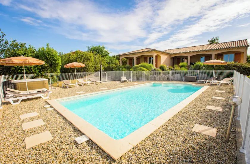 Villa Les Lavandes com a sua piscina privada e spa multi-jacto ao ar livre - Image 1