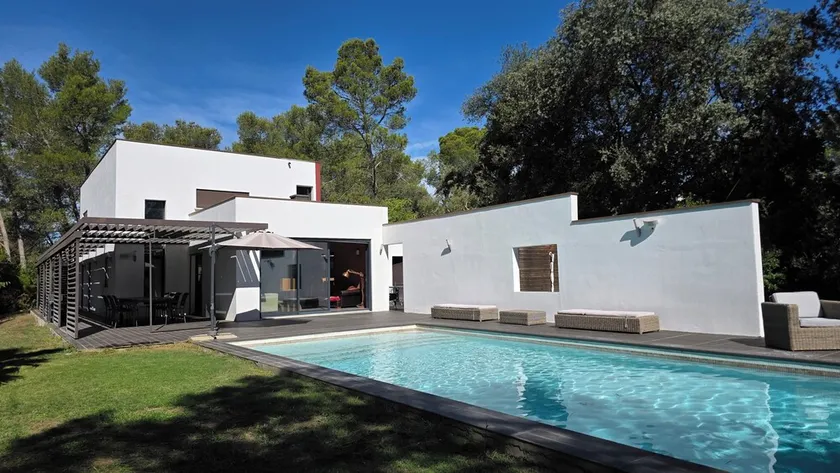 Contemporary prestige villa with park, swimming pool, 3 private mazets, prox. center vi - Image 1