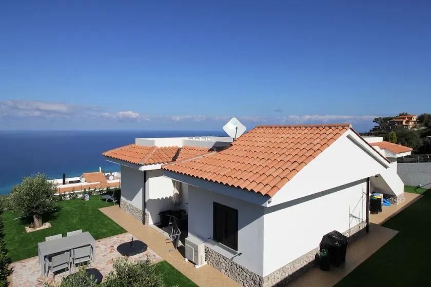 Villa neuve de 4 chambres à Zambrone - Vues panoramiques spectaculaires sur la mer à 180 degrés. - Image 1