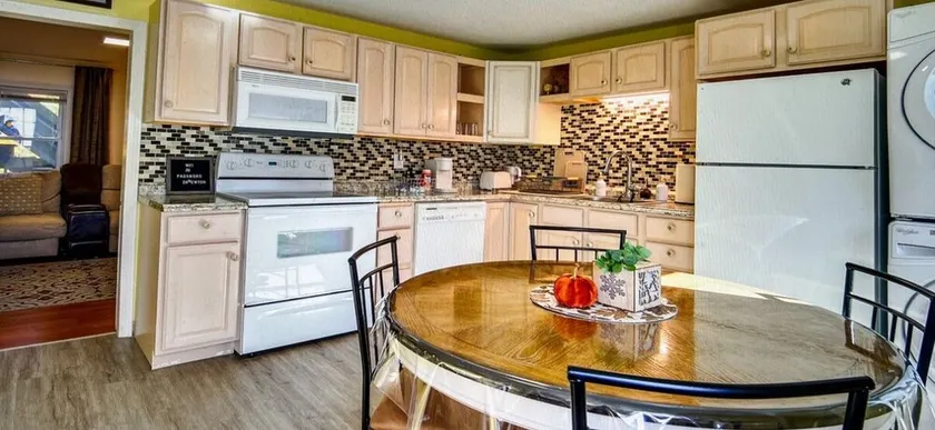 Riverside Retreat – Cozy 2-Story Getaway! - Image 1