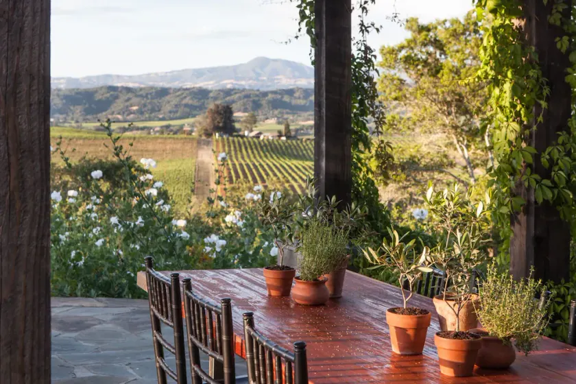 Gorgeous Views, Pool and Hot Tub, 12 mins to HB Plaza - Image 1