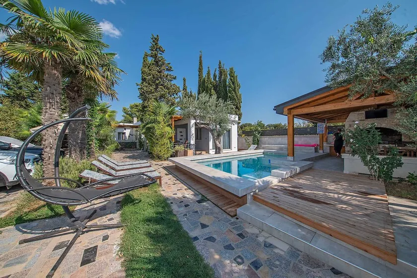 Studio with shared pool - Image 1