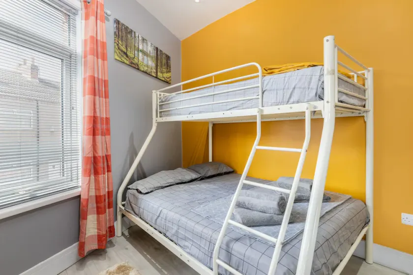 DARLINGTON TOWN CENTRE TOWN HOUSE - Image 1