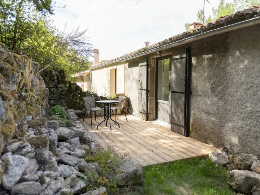 Cozy renovated studio with private terrace, for 2 people, near the Sèvre River - Image 1