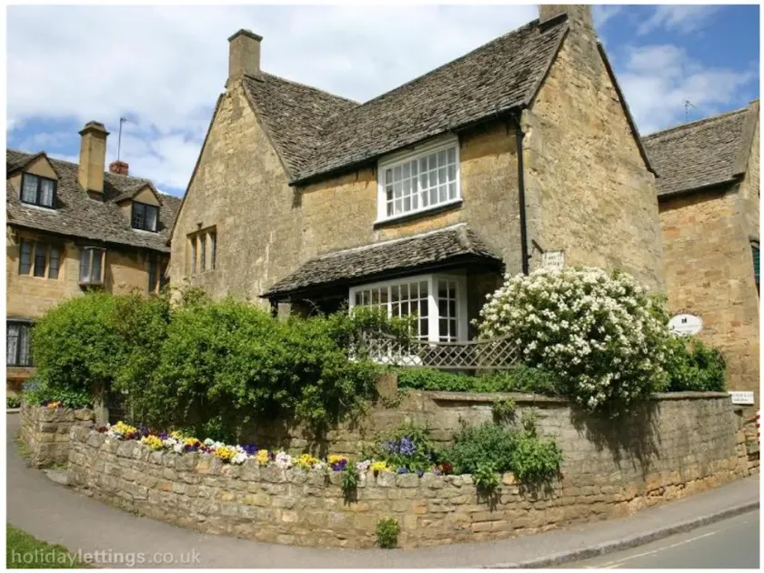 Grade II Listed Cotswolds Self Catering Accommodation. VisitEngland 4**** - Image 1
