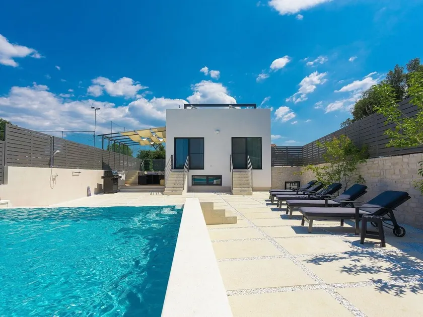 Maison de vacances privée avec piscine privée, climatisation, WIFI, TV, terrasse, animaux admis - Image 1