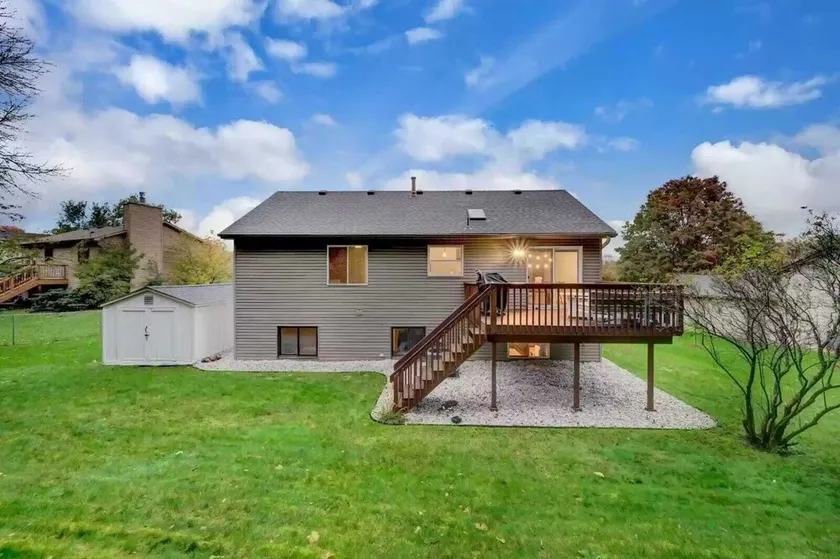 Quiet neighborhood near MOA, MSP & MNZoo. 5mins from Skate Park & Lebanon Hills. - Image 1