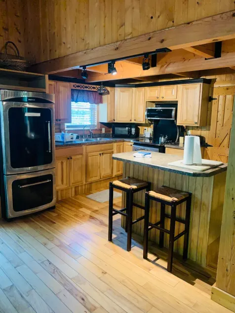 RIVERFRONT 2 STORY, 4 BR, 2 Bath, Washer/Dryer, HOT TUB, Pet Friendly - Image 1