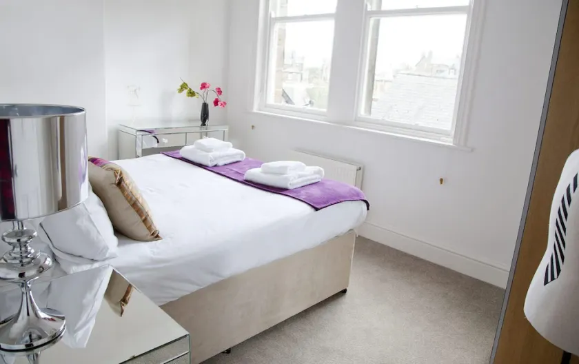 Deluxe 2 bedroom apartment - Image 1