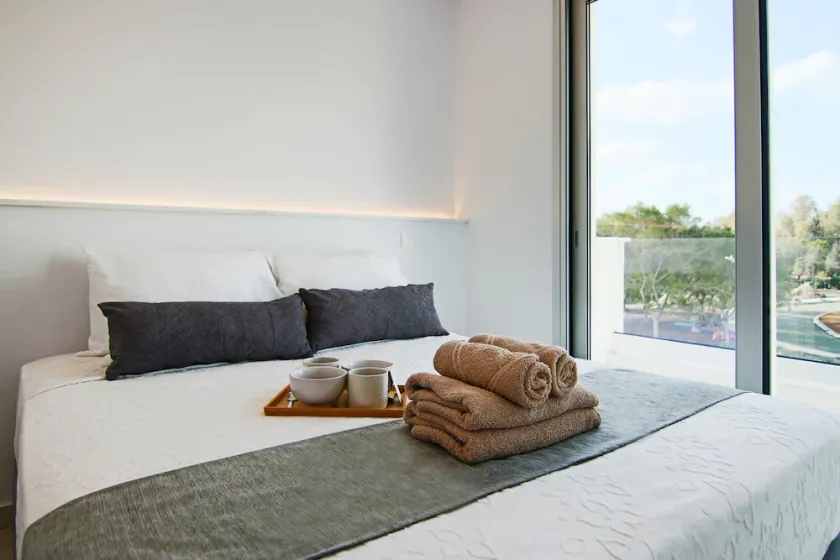 Phaedrus Living - Seaside Executive Flat Harbour 208 - Image 1