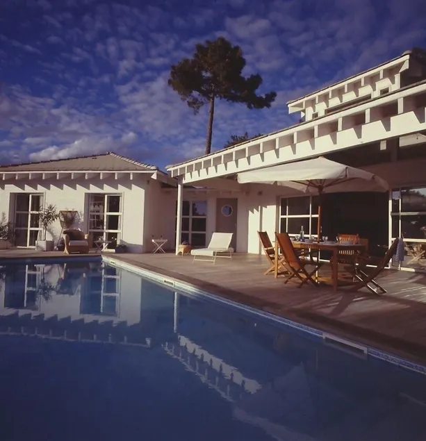 Superb contemporary wooden villa with pool, between Basin and ocean - Image 1