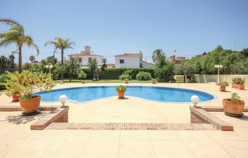 Private villa in Marbella, beach and pool - Image 1