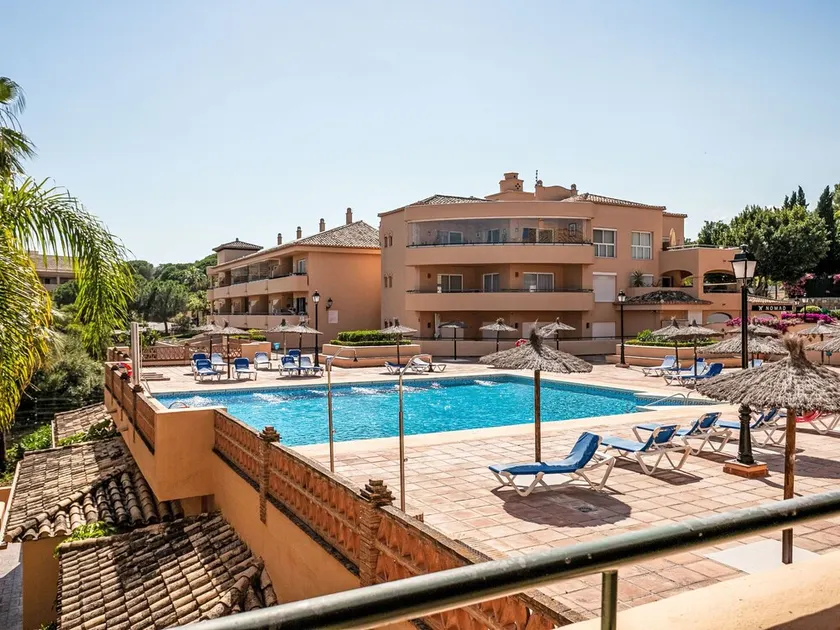 Apartamento en Los Patios de Santa Maria Golf - Image 1