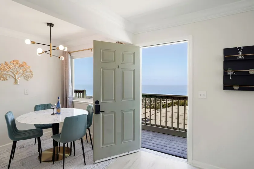 Charming 2BR 1Bath SofaBed with Mountain Sunset and Ocean Views - Image 1