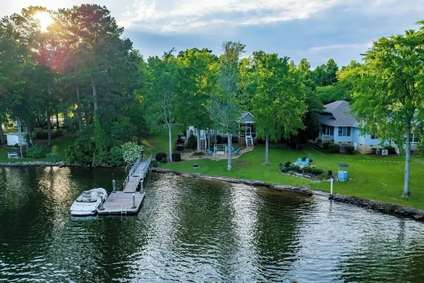 Lake Murray Waterfront w/ private dock - Image 1