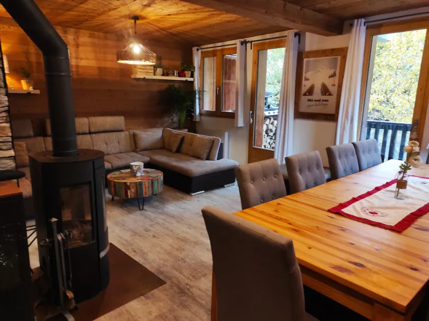 Grand appartement duplex  87 M²  8-10 pers , 4 chambres , parking couvert privé. - Image 1