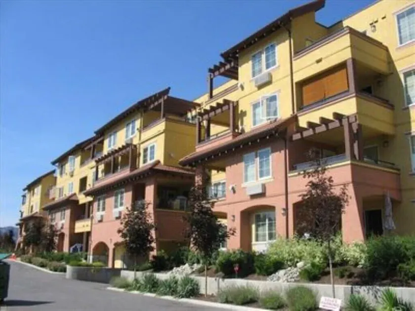 Orientada para a família. Este aluguer está localizado na bela Osoyoos, British Columbia, Canadá e estamos ansiosos para sua pergunta e / ou reserva. - Image 1