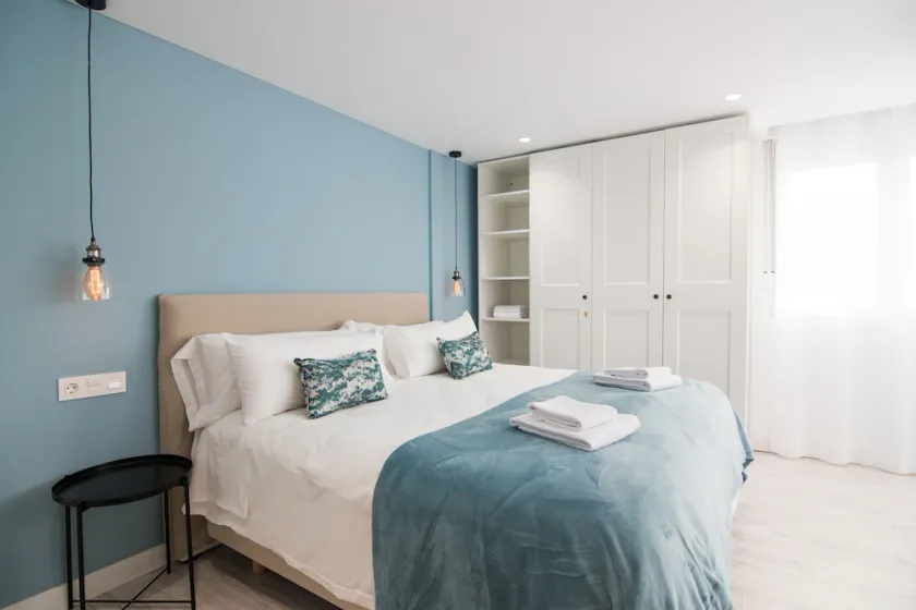 Spectacular newly renovated apartment in Granada, Caleta area. - Image 1