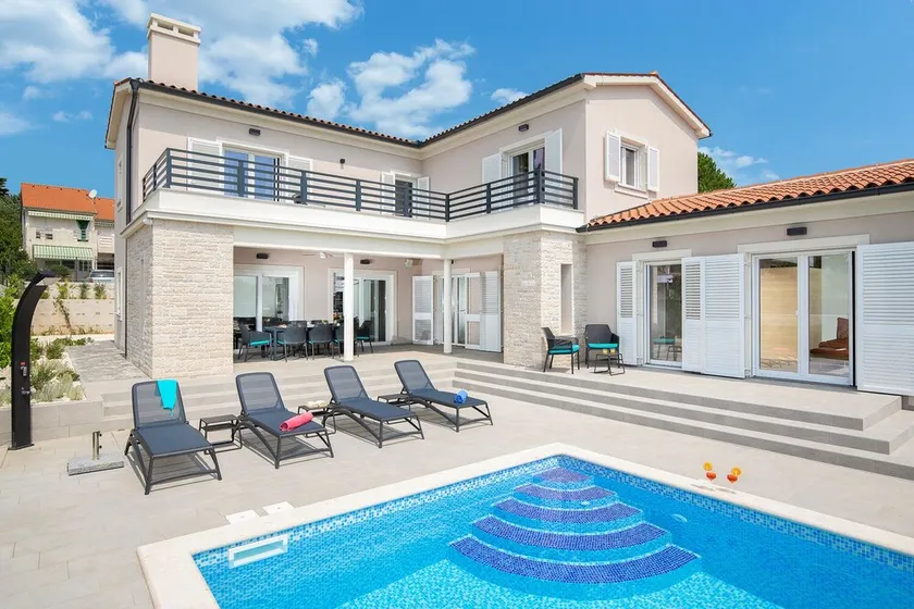 Casa vacacional con sauna, jardín y piscina privada - Image 1