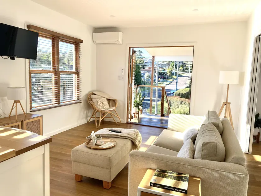 1 Hour from Sydney 500 meters to Terrigal beach, restaurants and night life. - Image 1