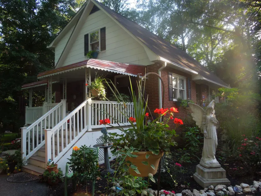 Quiet Bird River Bungalow and Nature Retreat Pet Friendly  - Image 1