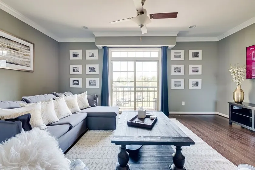Beautifully furnished, spacious townhome! - Image 1