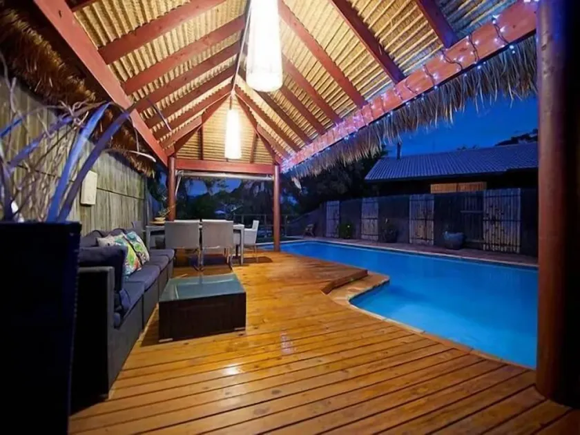 Gold Coast Waterfront Central Location Canal & Pool Value pour une grande maison - Image 1