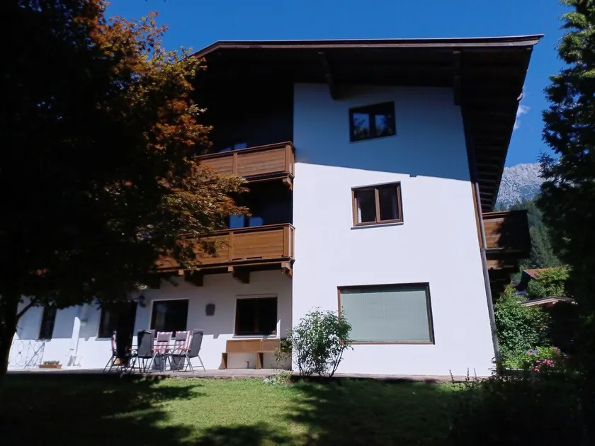 Well-equipped vacation apartment with fireplace for 8 (+2) people - Image 1