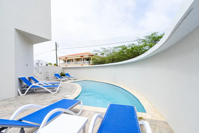 Pool * BBQ * 1.5 mi from the famous Palm Beach! - Image 1