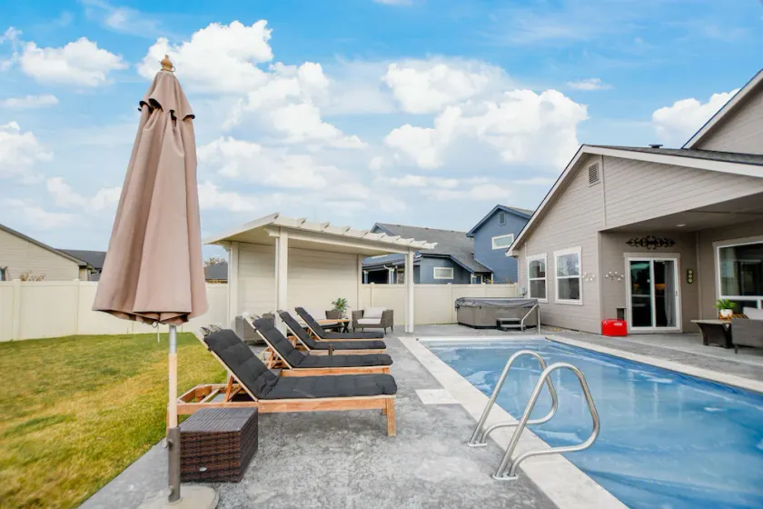 Backyard Bungalow w/ Resort Like Backyard!!! - Image 1