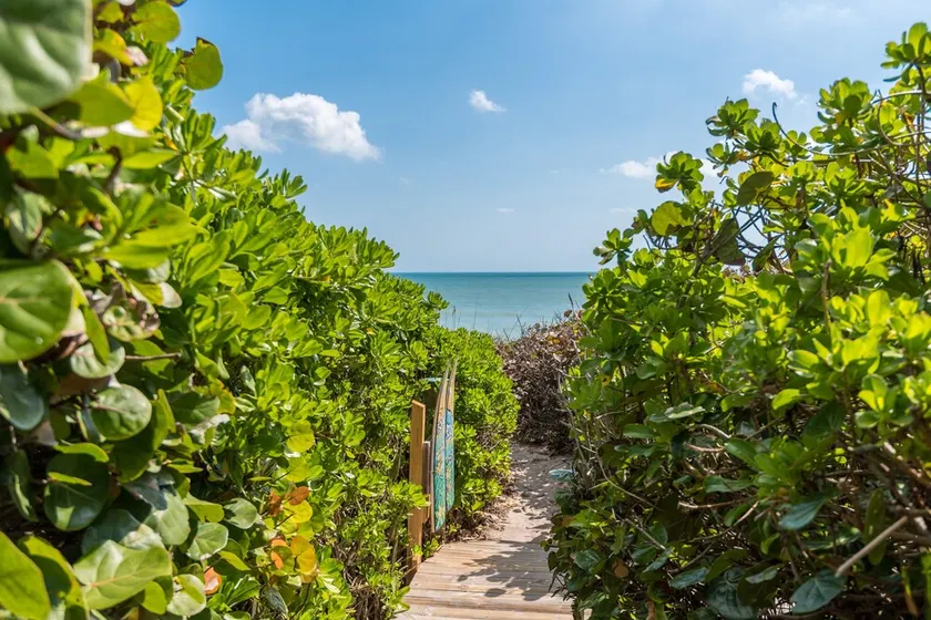 Cozy Garden Villa Steps from the Beach - Image 1