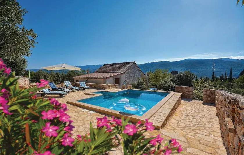 Lovely Home In Stari Grad - Image 1