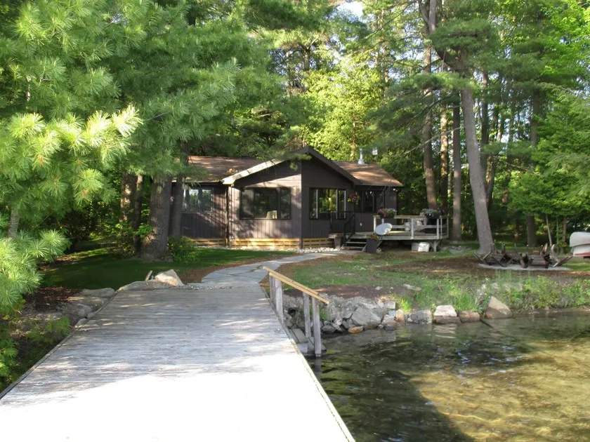 Clear Lake Muskoka Cottage - Patricia's Place - Image 1