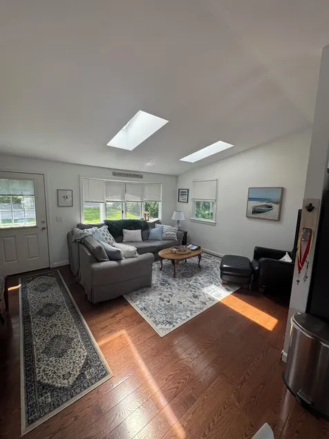 4 Bedroom Pettaquamscutt Lake Shores Home - Image 1