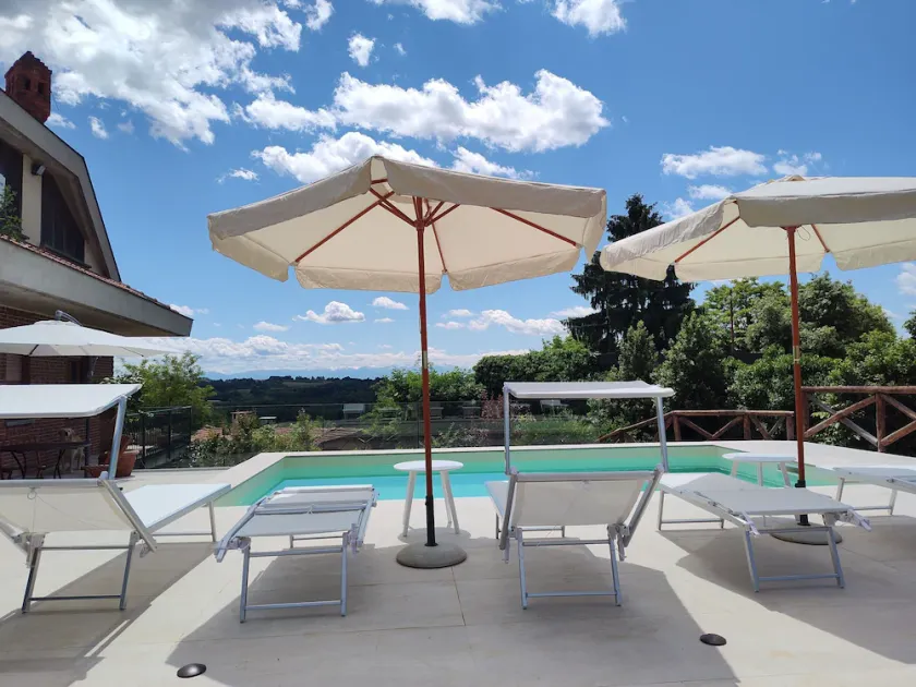 Exclusive villa with pool in the Roero countryside - Image 1
