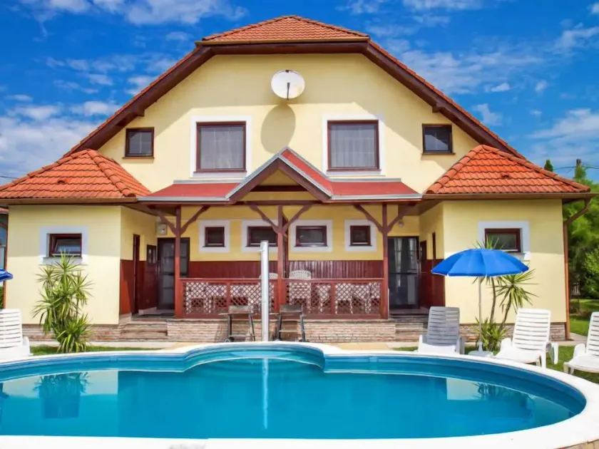 Holiday Home Yellow 1 by Interhome - Image 1