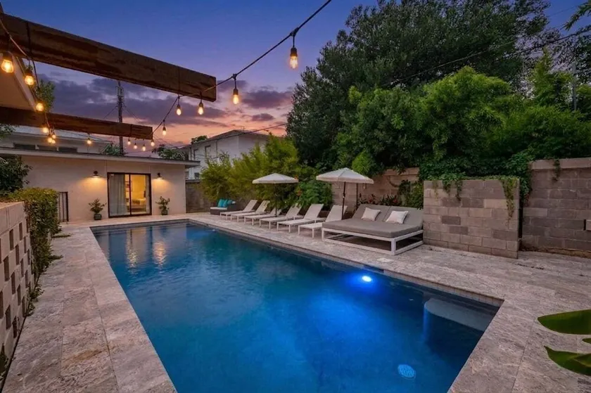 Gorgeous Home & Pool + Close to DT - Windsor Place - Image 1