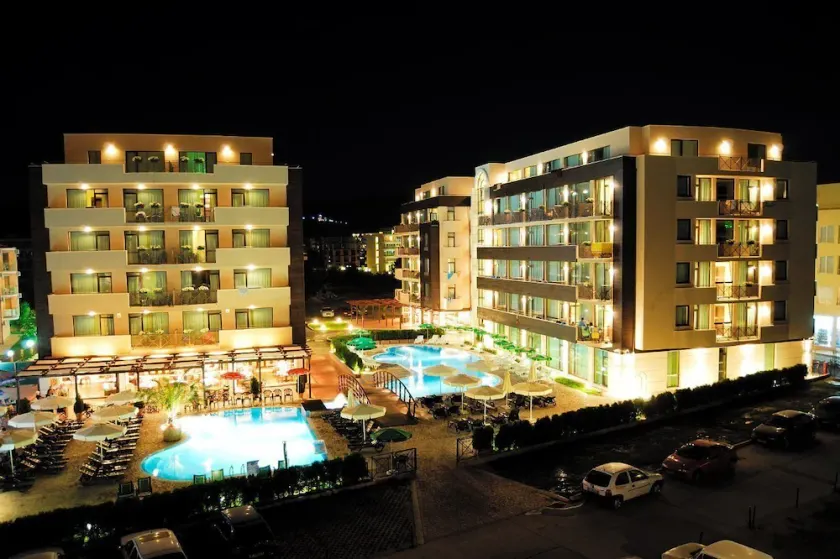 Lion Sunny Beach Hotel - Image 1