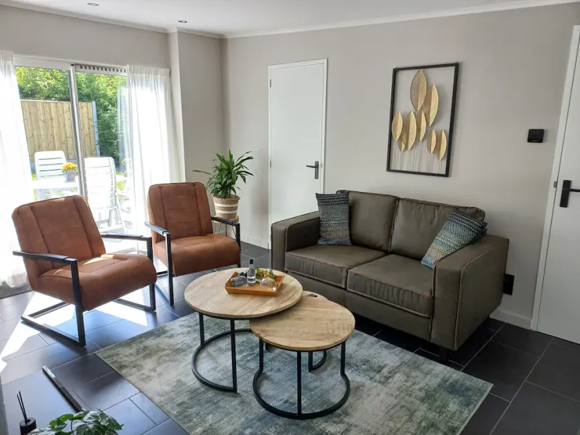 Nette vakantie woning met tuin en terrassen midden in het dorp - Image 1