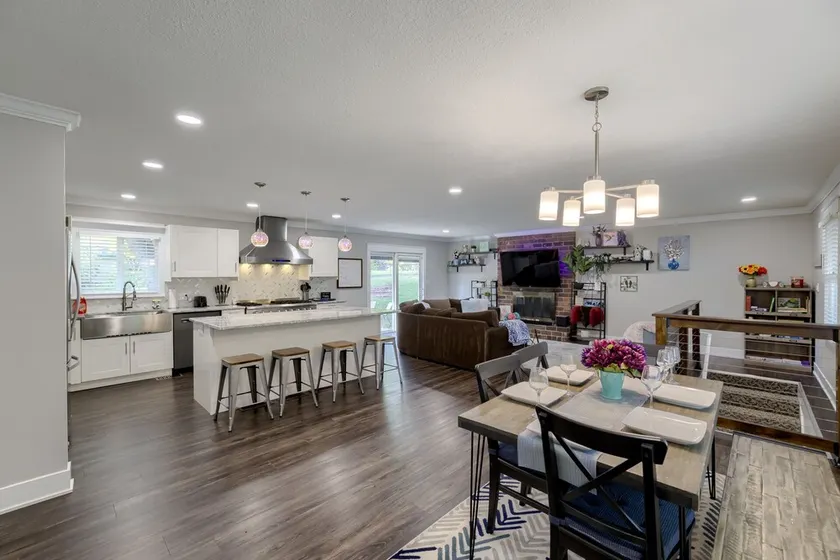 Spacious home with King bed - mins to Stadiums - Image 1