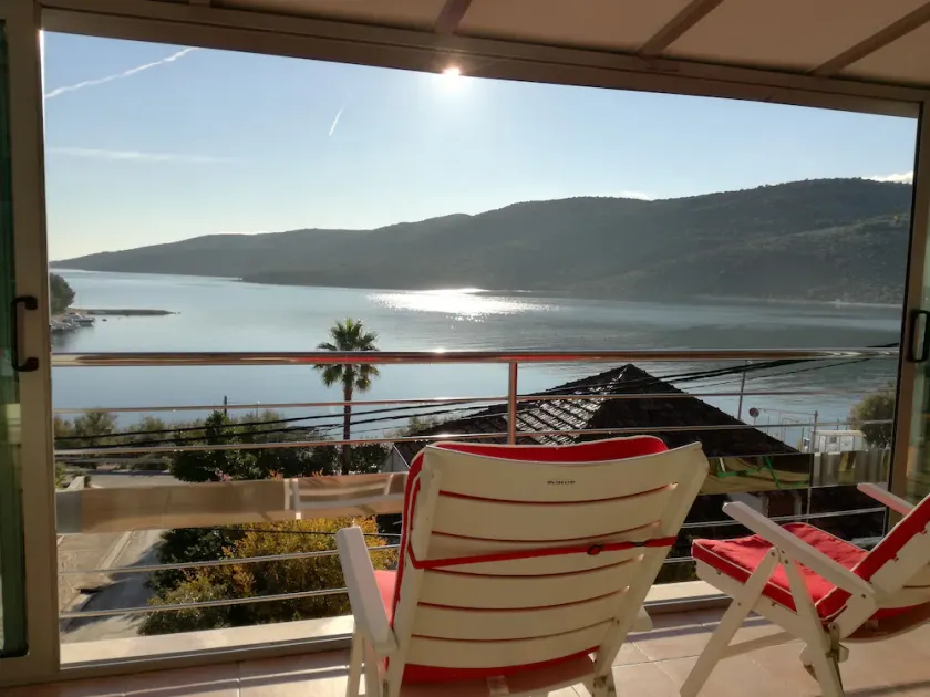 2-Zimmer-Ferienwohnung mit Terrasse und Meerblick Marina, Trogir (A-14191-a) - Image 1